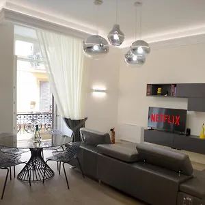 fafgrandsuitenapoli.hotels-amalfi.com/